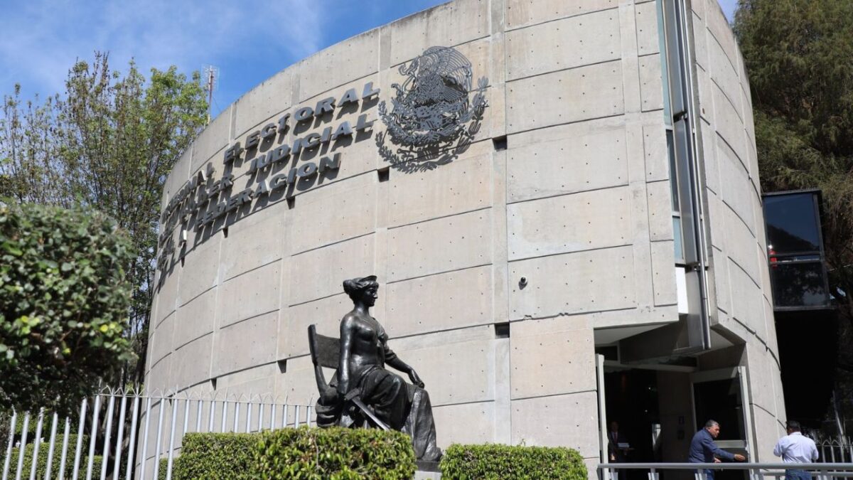 Candidata a magistrada del TEPJF, promete optimizar la impartición de justicia y continuar la capacitación a servidores públicos en el desarrollo de tecnologías digitales.