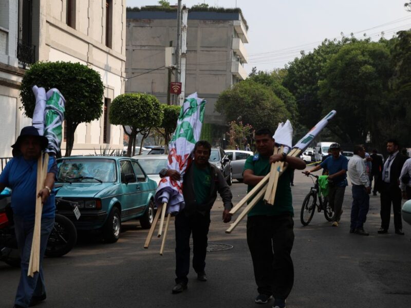 Protestan campesinos en Conagua y Gobernación