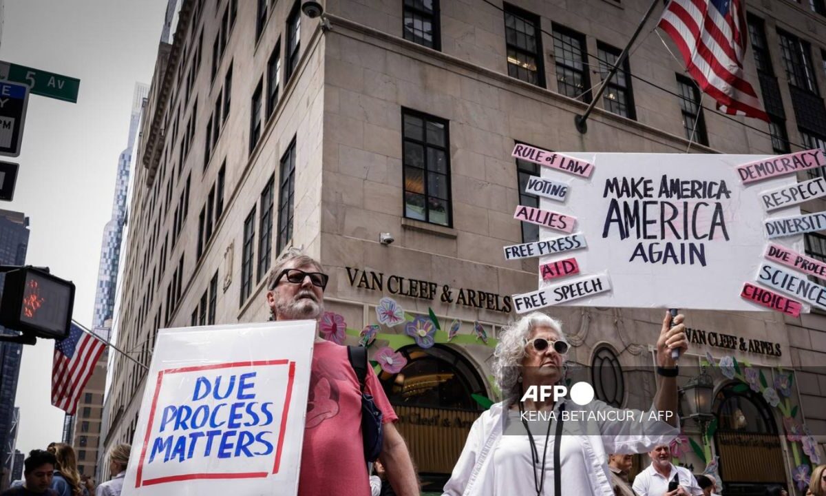 Miles de manifestantes salieron a las calles de Nueva York para protestar contra las políticas de Trump