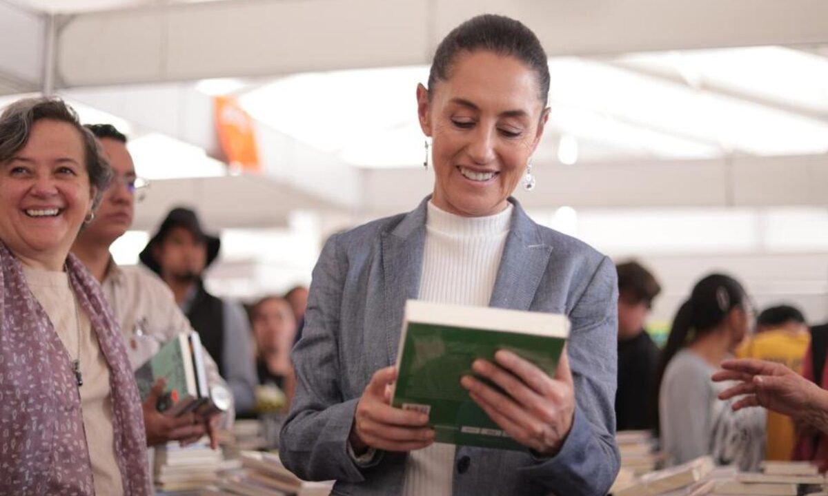 Sheinbaum indica que está leyendo la biografía de Ángela Merkel