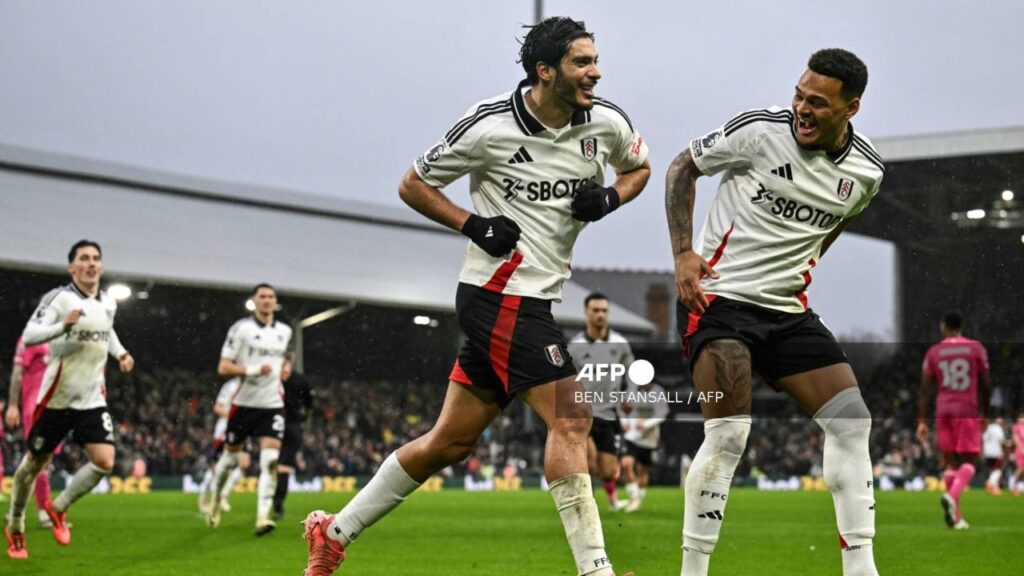 El delantero mexicano, Raúl Jiménez, jugó todo el partido ante el Southampton.