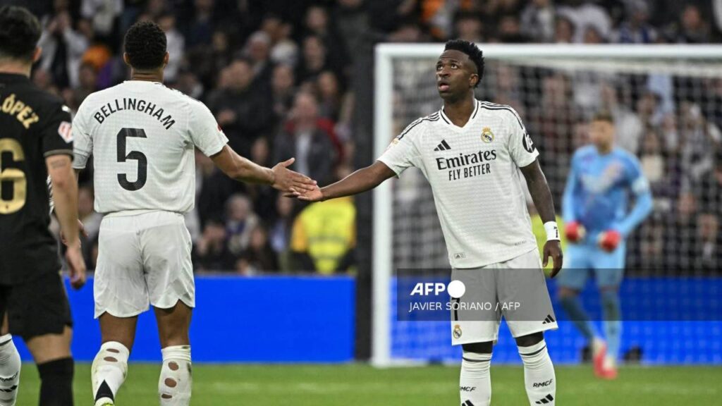 Vinicius fue villano y héroe a la vez: falló un penal pero anotó un gol en el partido.