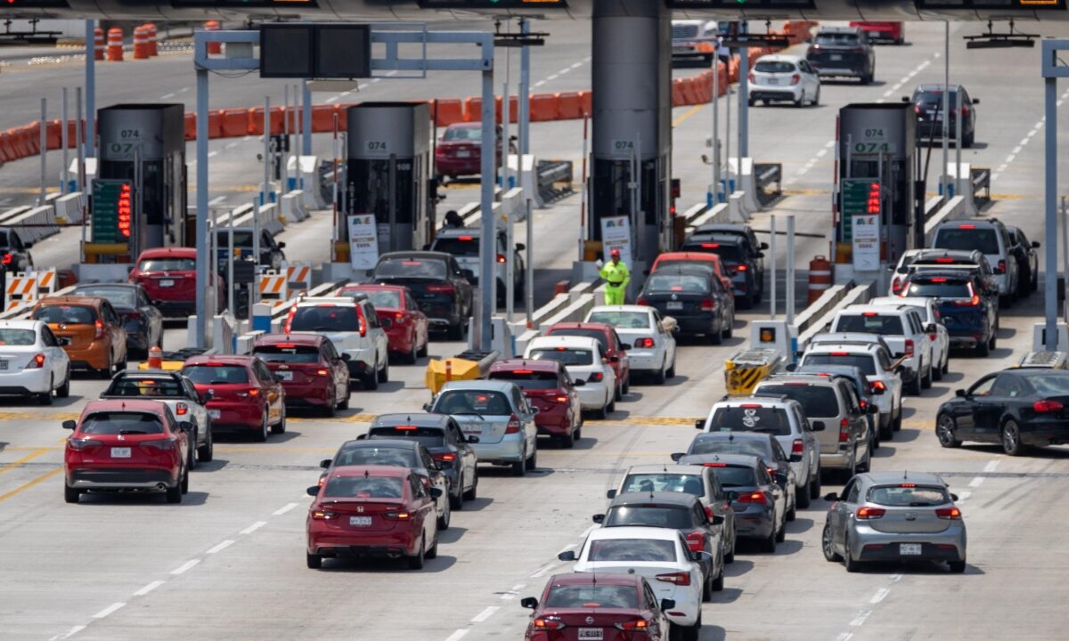 Capitalinos vuelven a la ciudad tras vacaciones