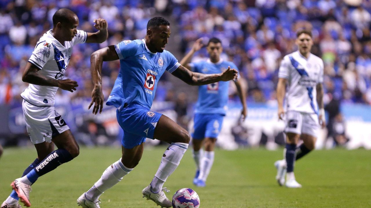 Willer Ditta, defensa central de Cruz Azul, estaría involucrado en un accidente automovilístico en la CDMX, según reportes.