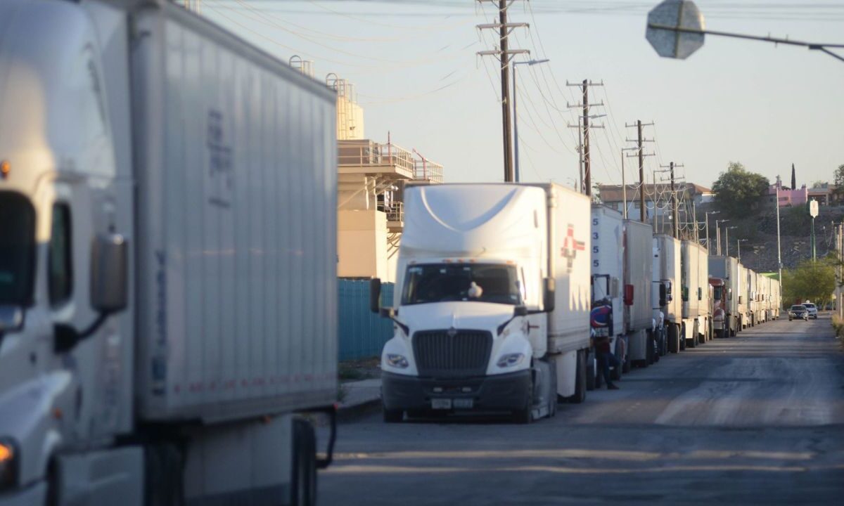 La SICT informó que el servicio autotransporte federal y privado de carga tendrán restricciones de circulación durante Semana Santa 2025.