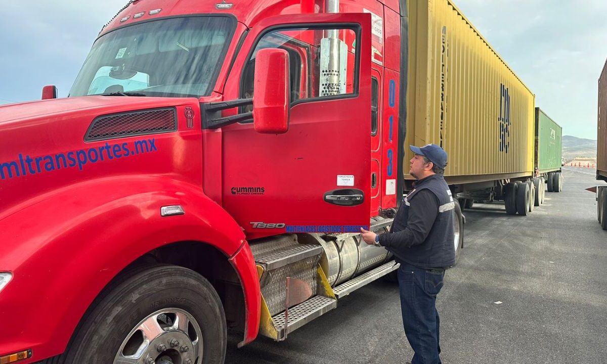La SICT informó que el servicio autotransporte federal y privado de carga tendrán restricciones de circulación durante Semana Santa 2025.