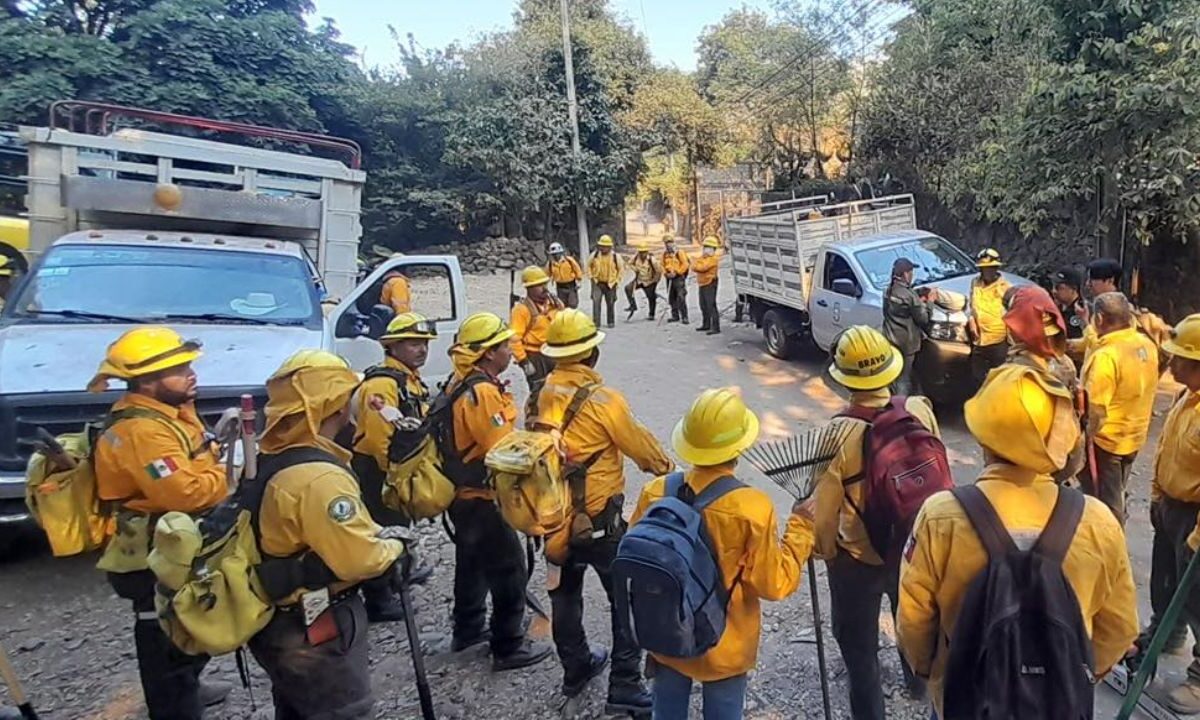 Un considerable incendio forestal se extiende peligrosamente en cerros del poblado de Santo Domingo, en Tepoztlán, Morelos.