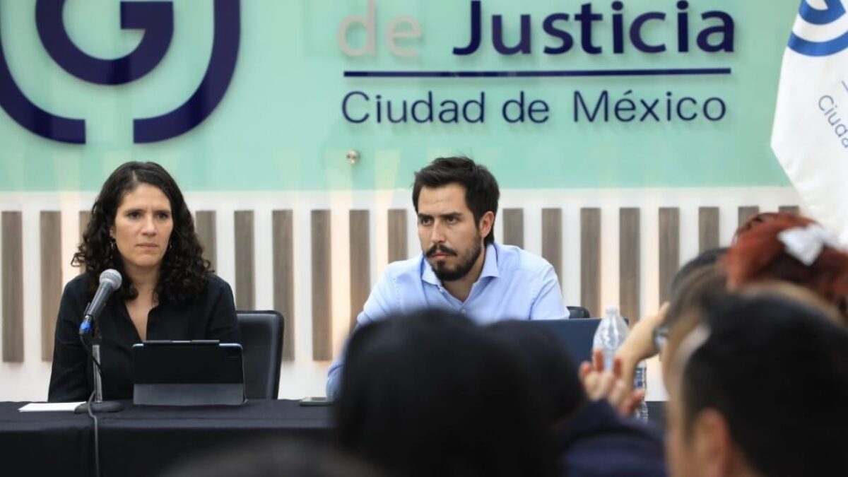 La fiscal Bertha Alcalde se reunió con familiares de víctimas del feminicida serial de Iztacalco, para presentar avances en la investigación.