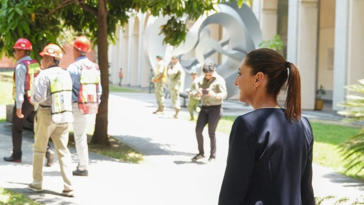 Desde Palacio Nacional, participa la presidenta de México Claudia Sheinbaum en primer Simulacro Nacional 2025