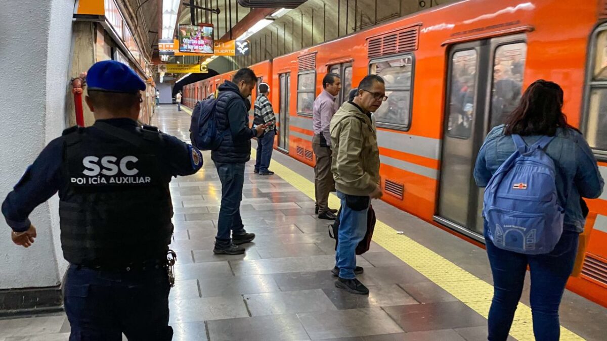 En la últimas semanas se han reportado presuntos pinchazos a usuarios que viajan en el Metro de la Ciudad de México.