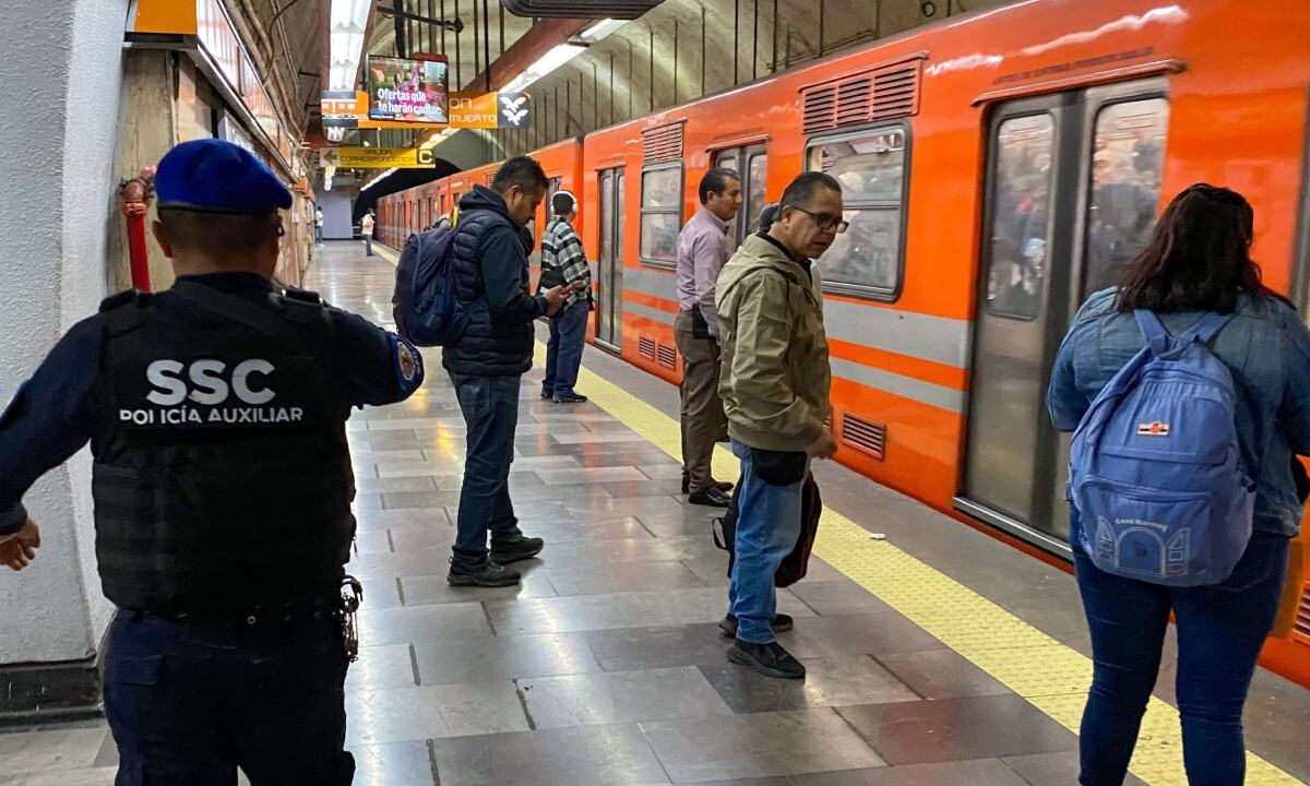 En la últimas semanas se han reportado presuntos pinchazos a usuarios que viajan en el Metro de la Ciudad de México.