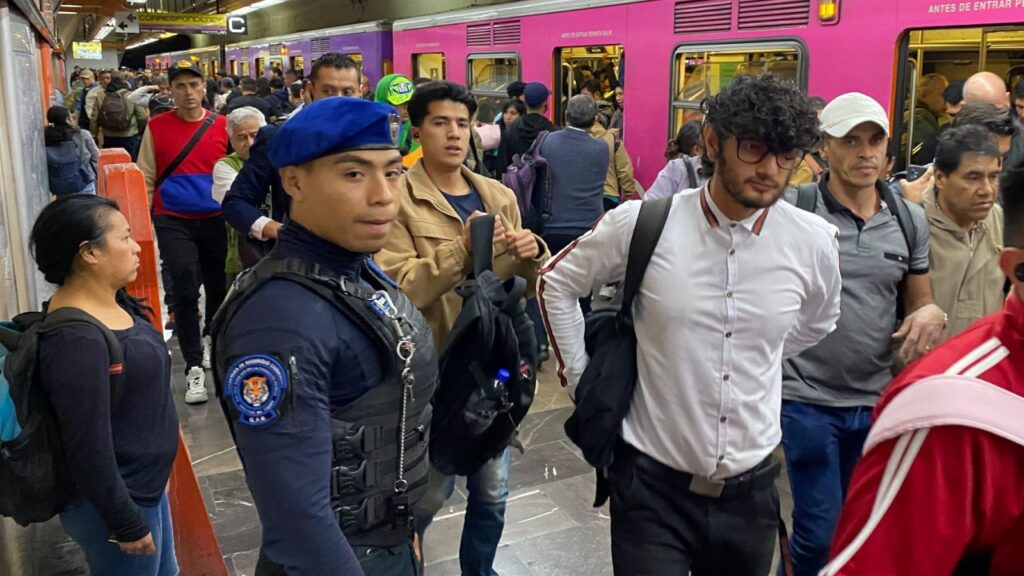 Usuarios del Metro han denunciado que han sido pinchado en algunas estaciones del transporte colectivo.