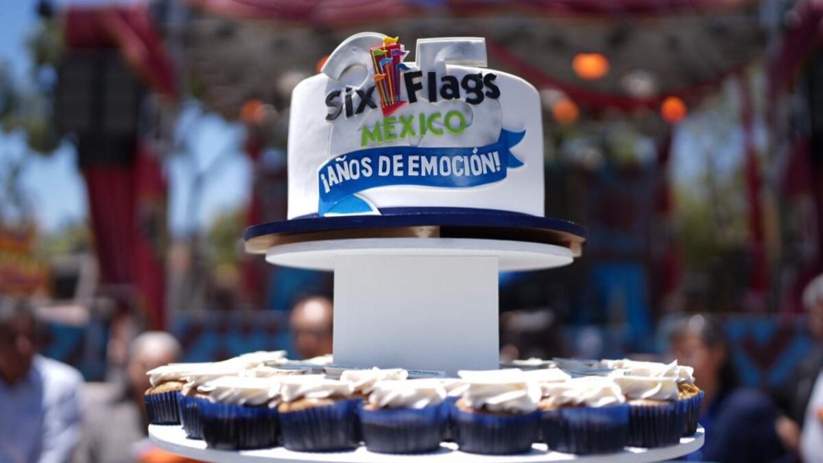 Six Flags México celebró su  25 aniversario de ser el mayor parque de diversiones de esta nación y América Latina