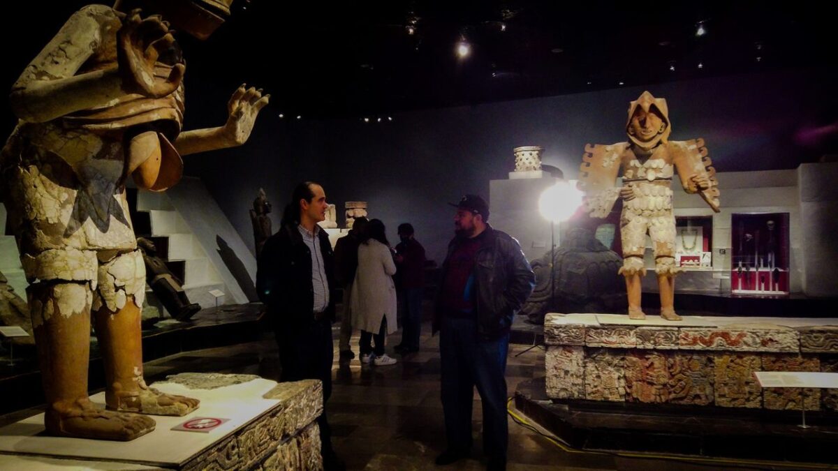Se trata de un documental sobre la vida cotidiana de Tenochtitlan, organizado en cinco días emblemáticos para la historia de la cultura Mexica