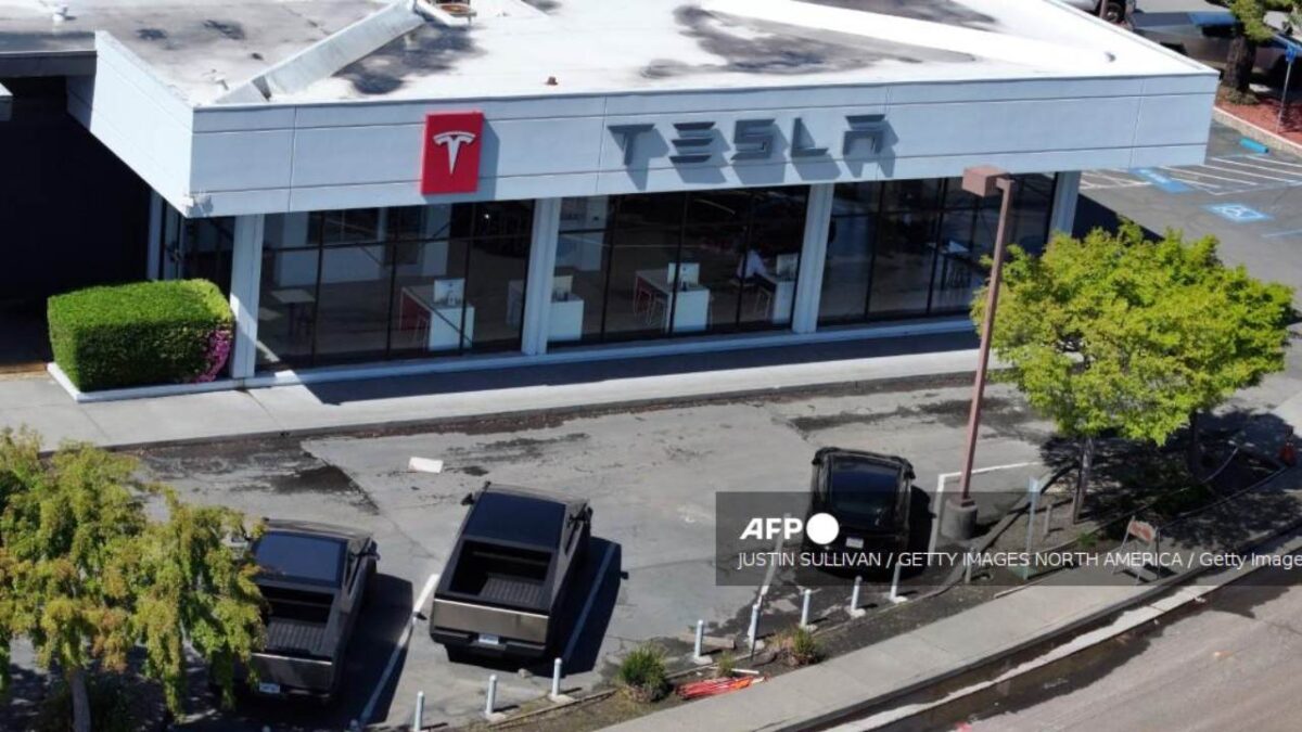 El valor de las acciones de Tesla subió 5.33% a 282.73 dólares, tras caer 6% en la apertura.