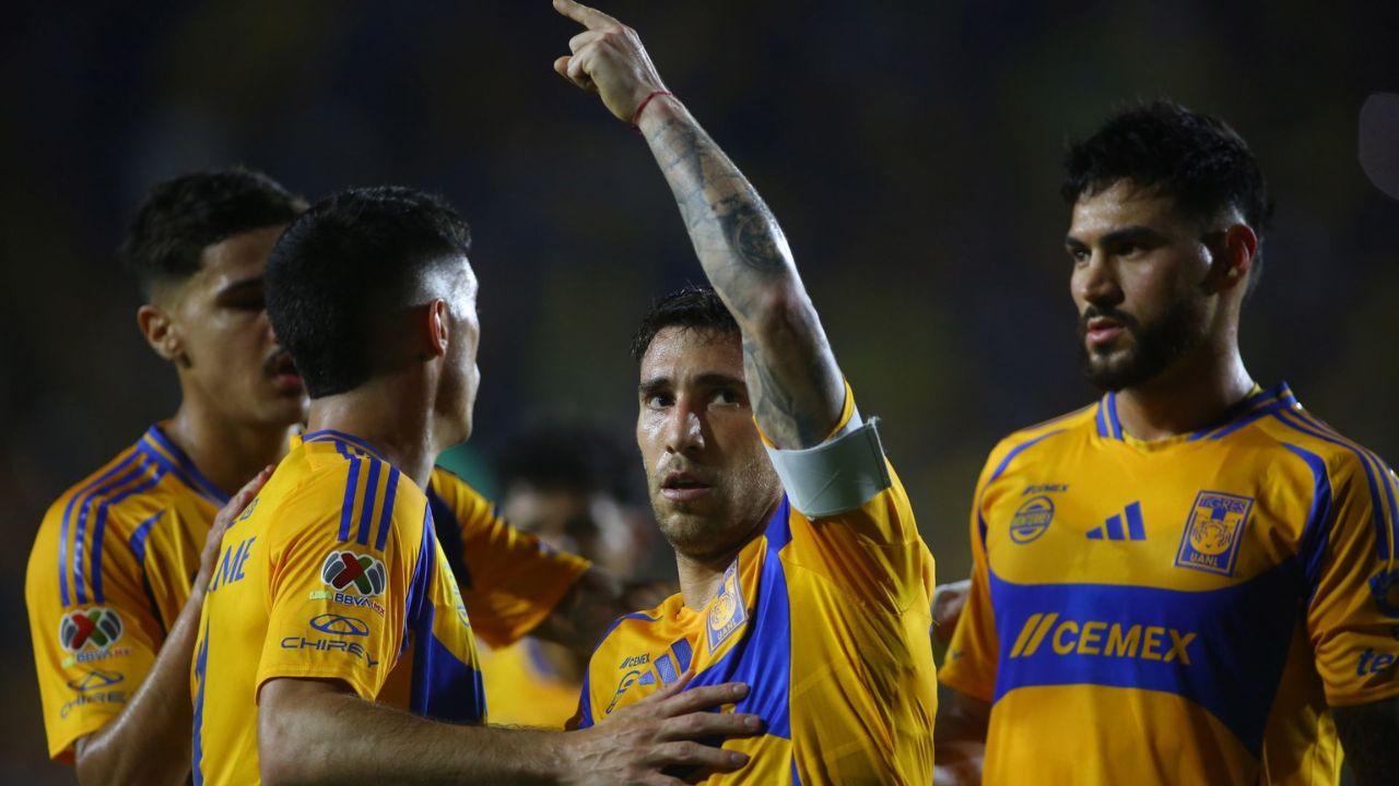 En este encuentro de la Jornada 17 y última del Clausura 2025, los Tigres de la UANL vencen a Pumas con 2 -1, en un partido de ganar - ganar.