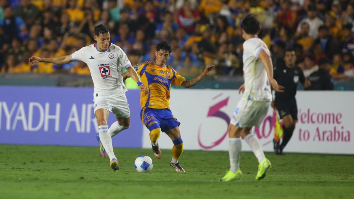 Tigres logra igualar en el marcador a Cruz Azul en la Concacaf Champions Cup.