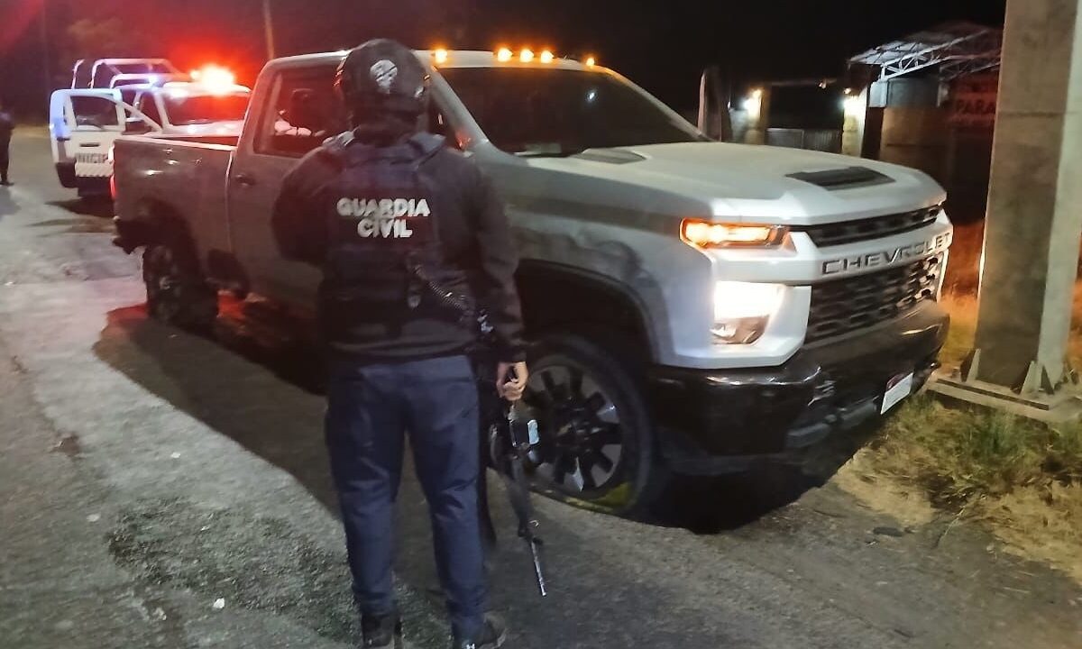 Seis policías lesionados por tiroteo