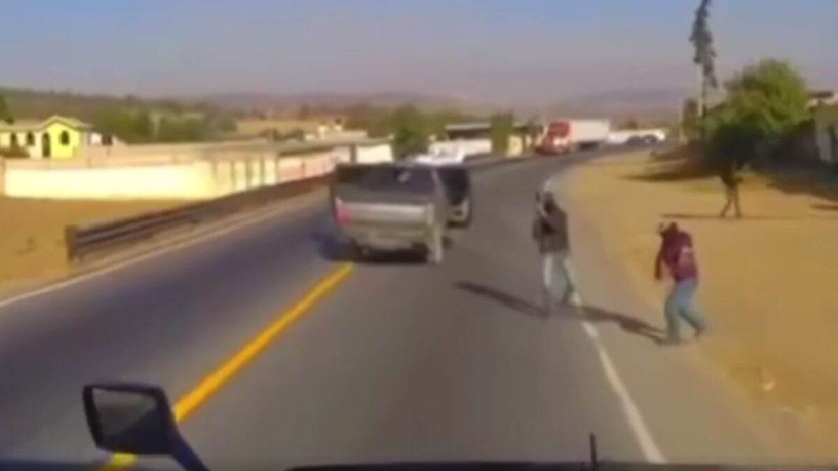 Captan intento de asalto a un transportista en una carretera de Puebla.