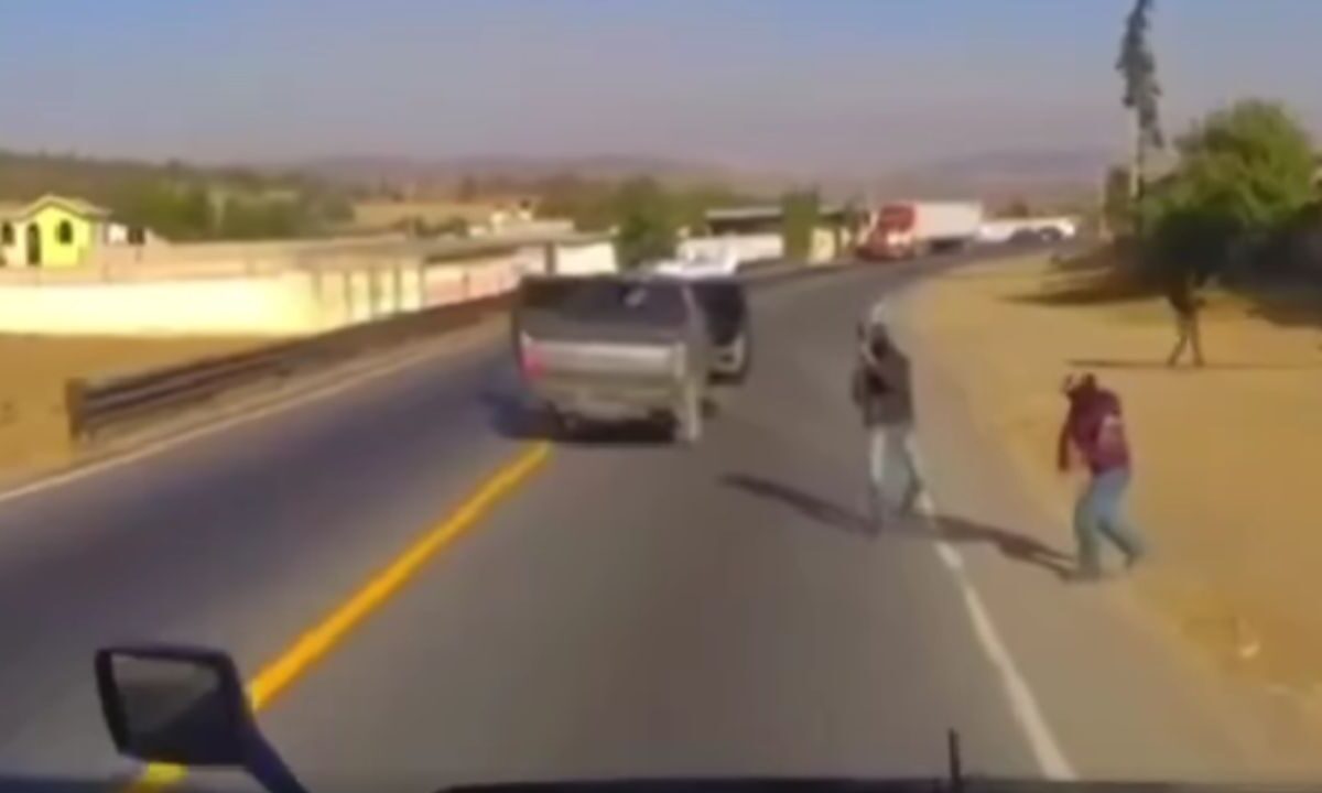 Captan intento de asalto a un transportista en una carretera de Puebla.