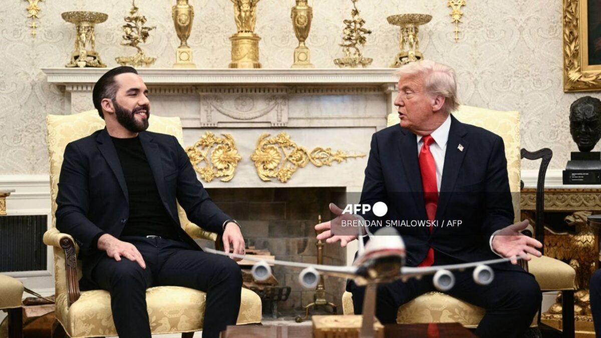 Trump recibe a Bukele para afianzar pacto migratorio