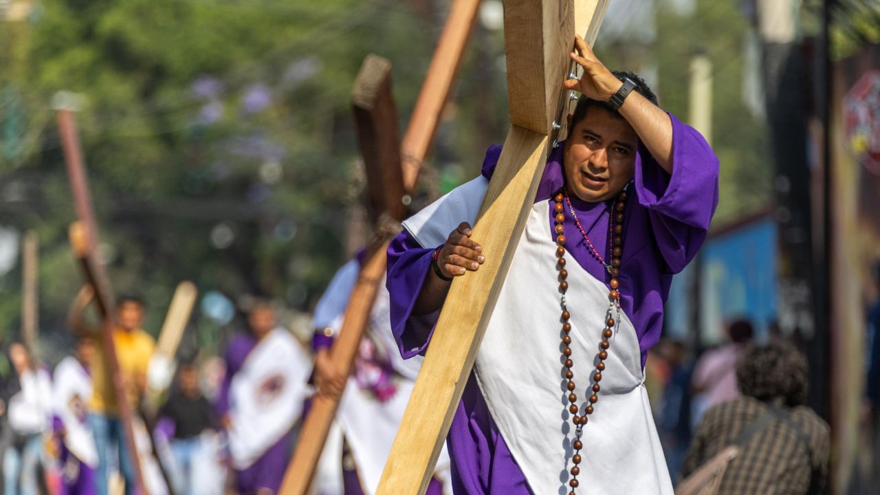 Sigue en vivo la escenificación de pasajes bíblicos de la 182 Representación del Viacrucis en Semana Santa en Iztapalapa.