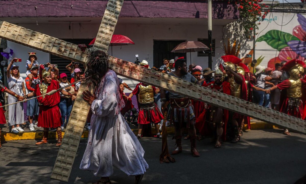 El Viernes Santo y el Viacrucis en la 182 Representación de la Semana Santa en Iztapalapa congregó un millón 400 mil asistentes.
