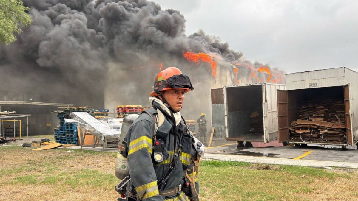 Se registra incendio en procesadora de huevo en Apodaca