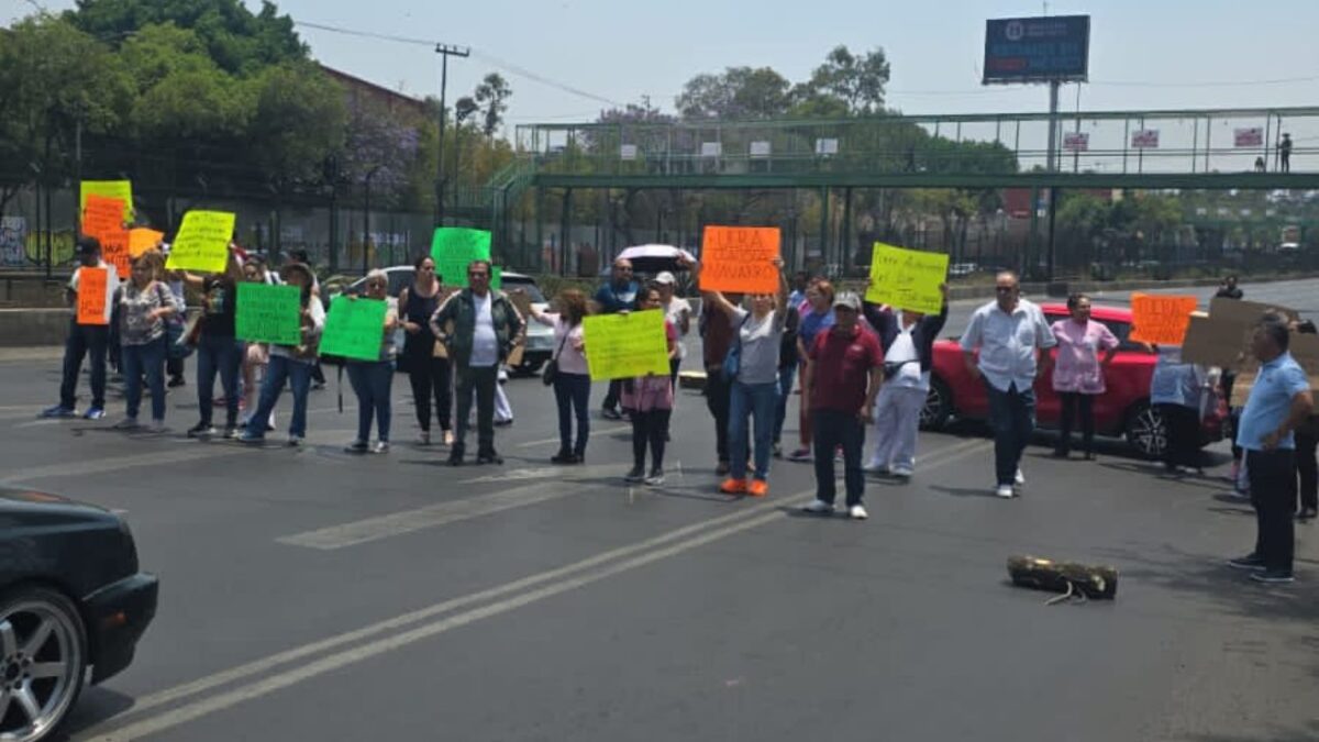 Trabajadores de Casa Cuna bloquean Calzada de Tlalpan