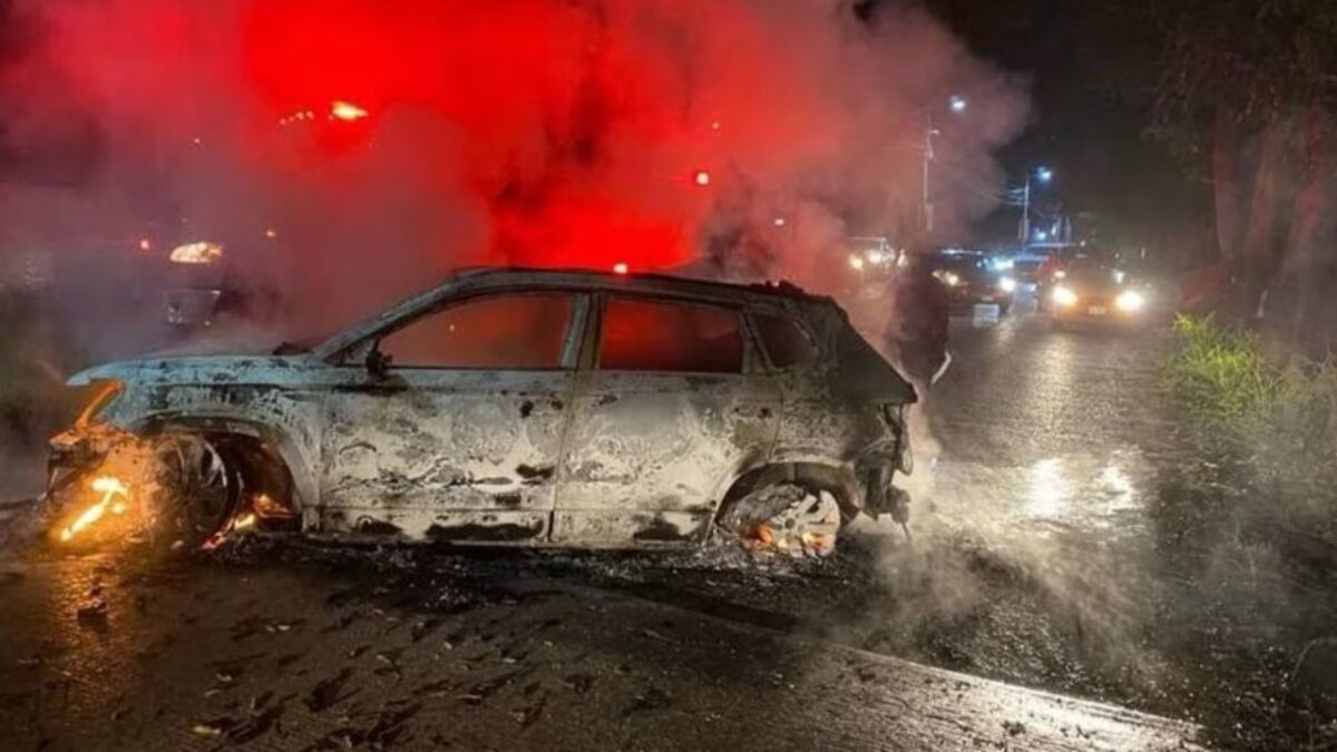 En Villahermosa, donde la población se siente más insegura, hay quema de vehículos, bloqueos y daños a negocios.