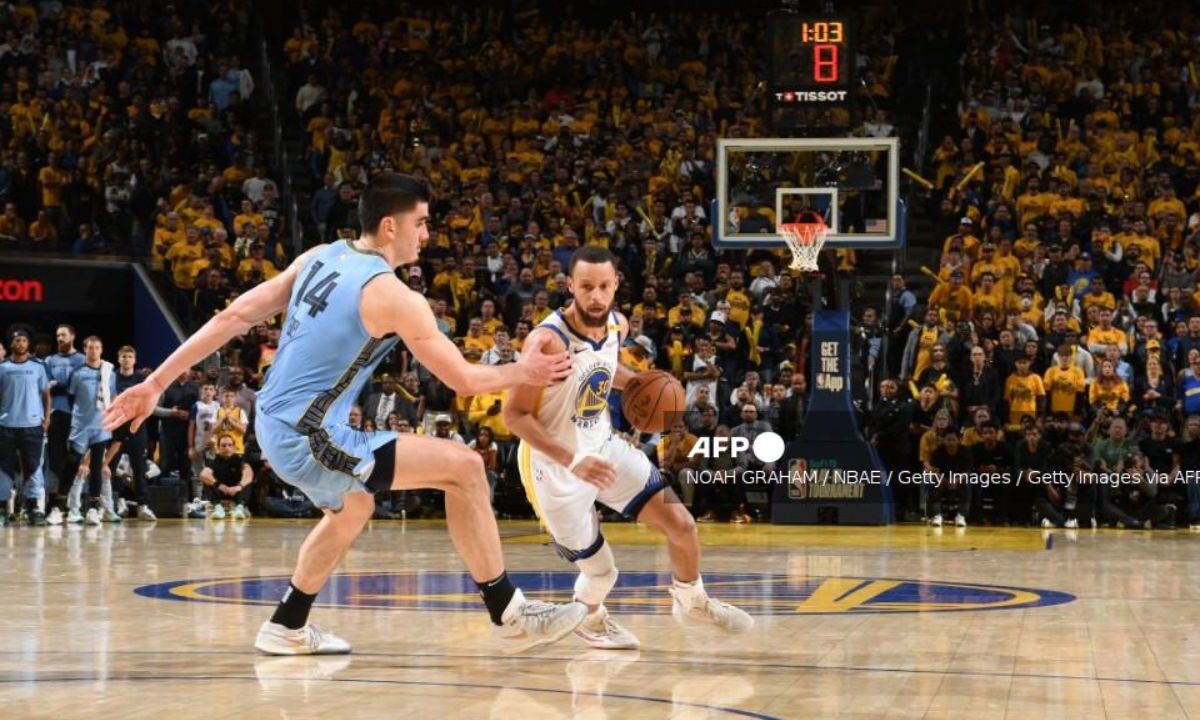 La conferencia oeste definió a su séptimo clasificado rumbo a los playoffs de la NBA con un partido entre los Golden State Warriors ante los Memphis Grizzlies.