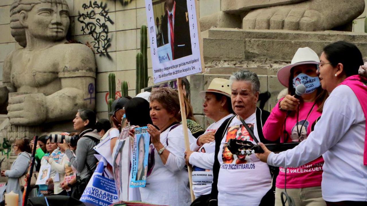 Decenas de Madres Buscadoras de distintas entidades de la República se congregan en el Monumento a La Madre para dar inicio a la XIII Marcha por la Dignidad Nacional