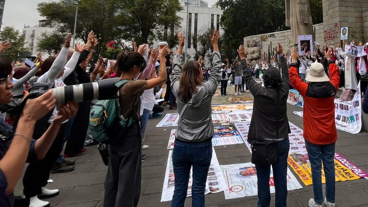 Este sábado madres buscadoras dejaron de lado los festejos para organizarse y salir a las calles con fotos en el pecho de sus hijos, hijas o algún familiar desaparecido