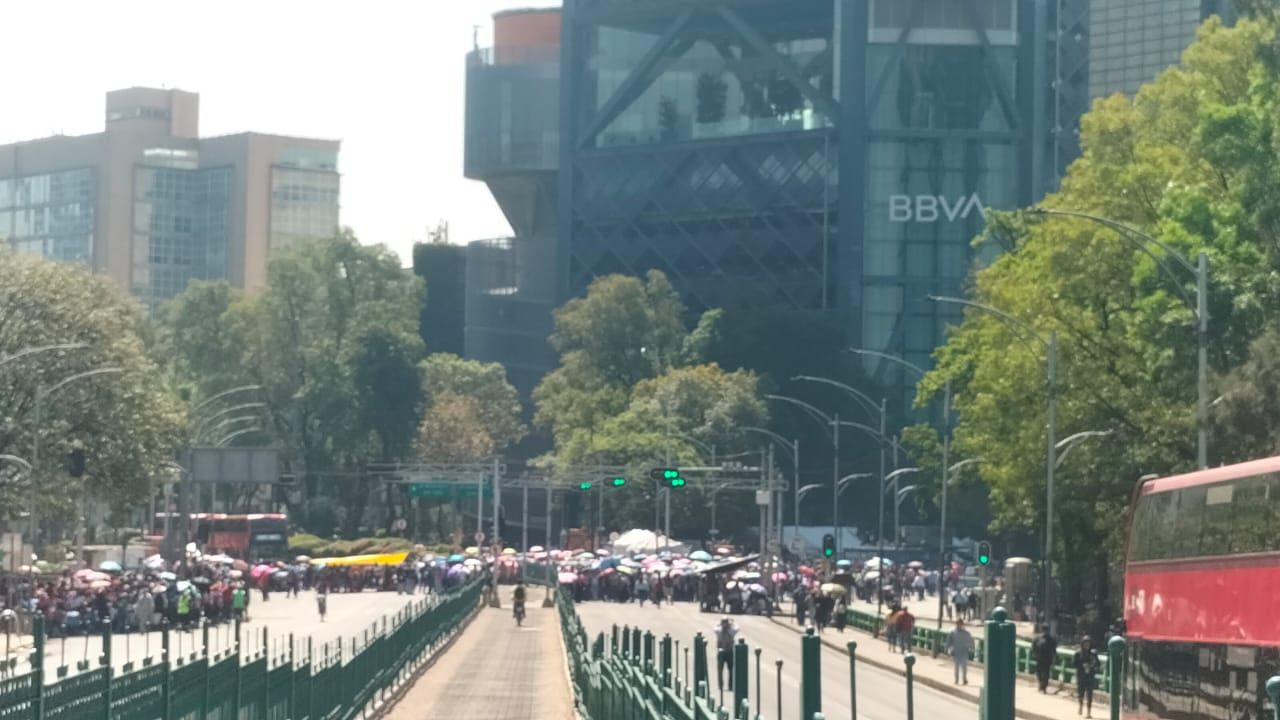 Los profesores que mantienen un plantón indefinido en el Zócalo