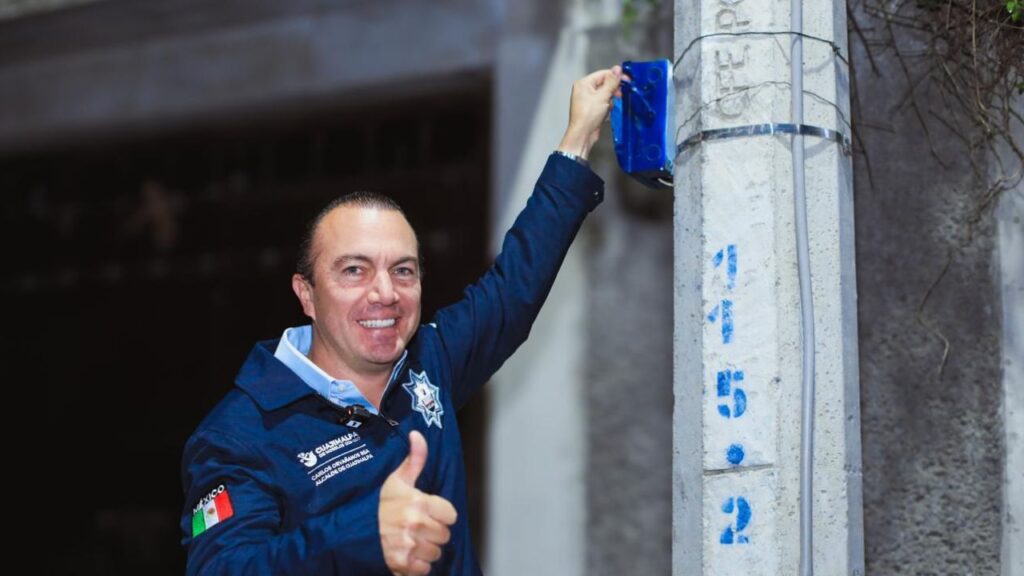 Alcaldía Cuajimalpa avanza en la reinstalación de luminarias. Noticias en tiempo real