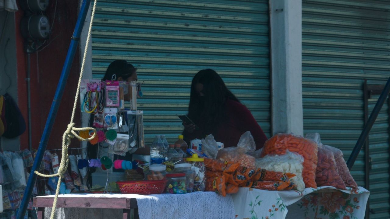 Aumentan denuncias por venta de comida chatarra en escuelas del EdoMéx