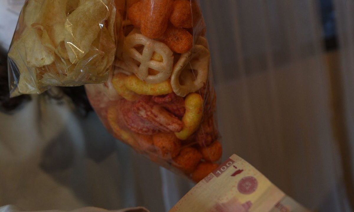 Aumentan denuncias por venta de comida chatarra en escuelas del EdoMéx