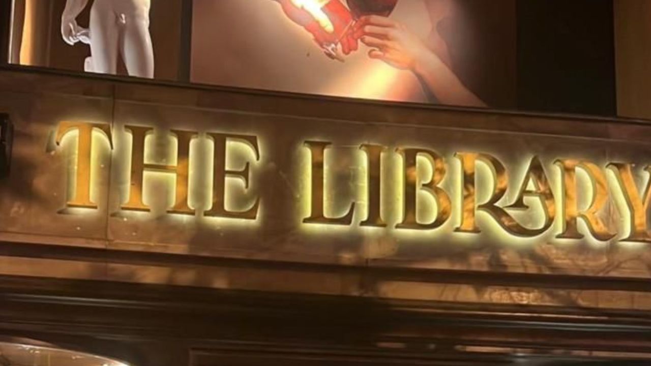Captan a Miguel Ángel Yunes Márquez senador por Morena y su padre Miguel Ángel Yunes Linares en The Library en Madrid.