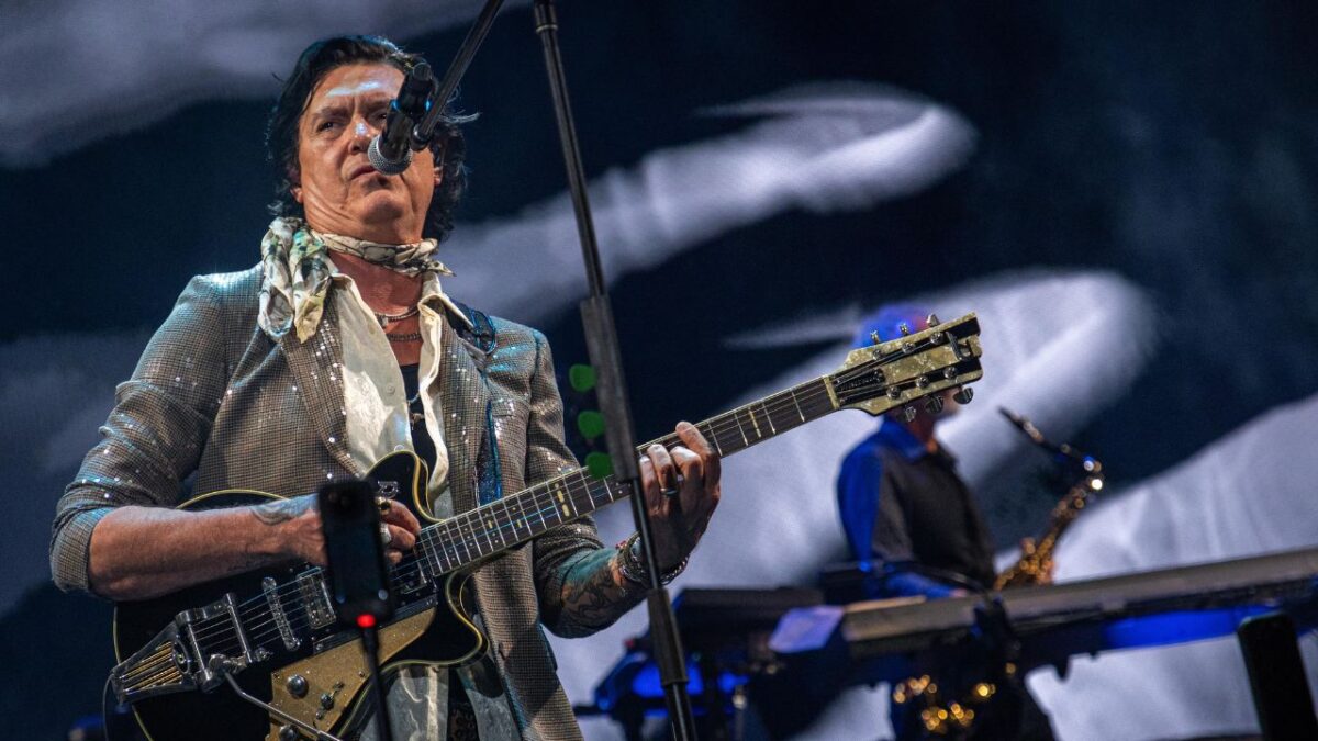 Caifanes hizo vibrar el Auditorio Nacional el cual estuvo abarrotado de fanáticos que disfrutaron de la música de esta mítica banda.