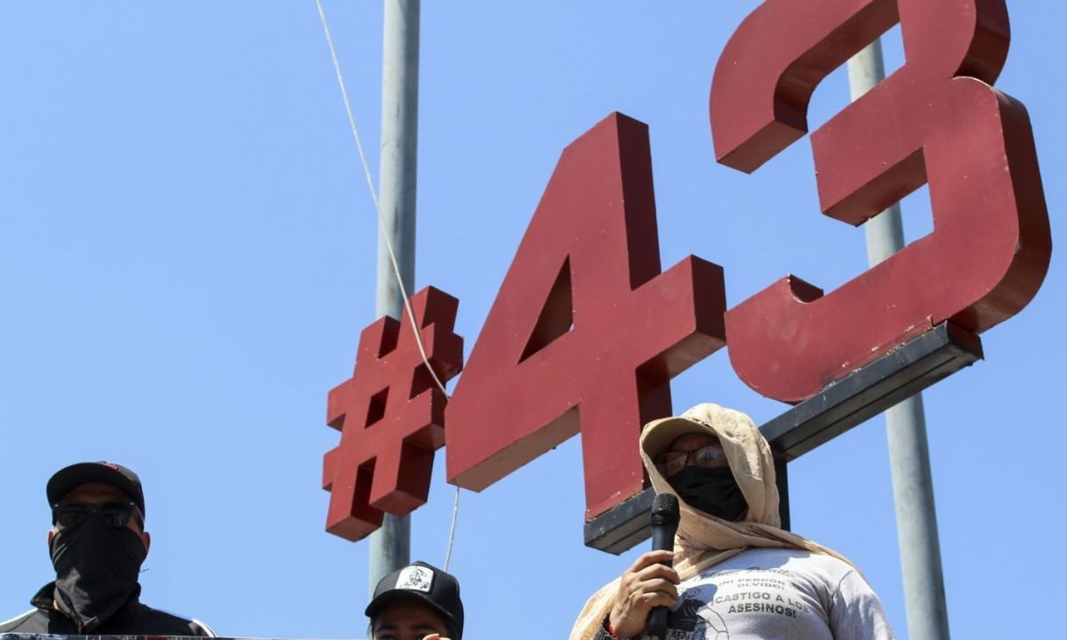 Fiscalía reconoce que busca “cadáveres” de normalistas de Ayotzinapa
