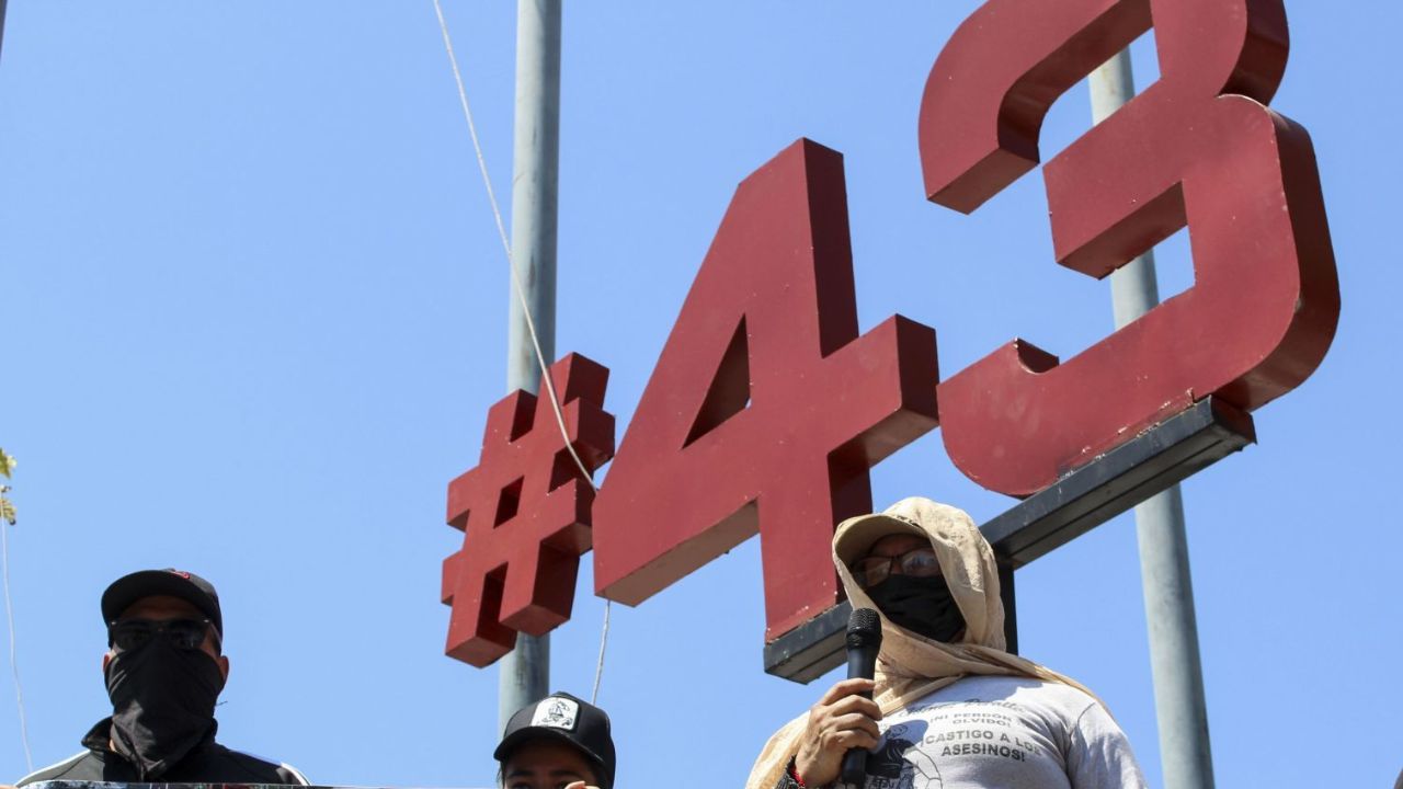 Fiscalía reconoce que busca “cadáveres” de normalistas de Ayotzinapa