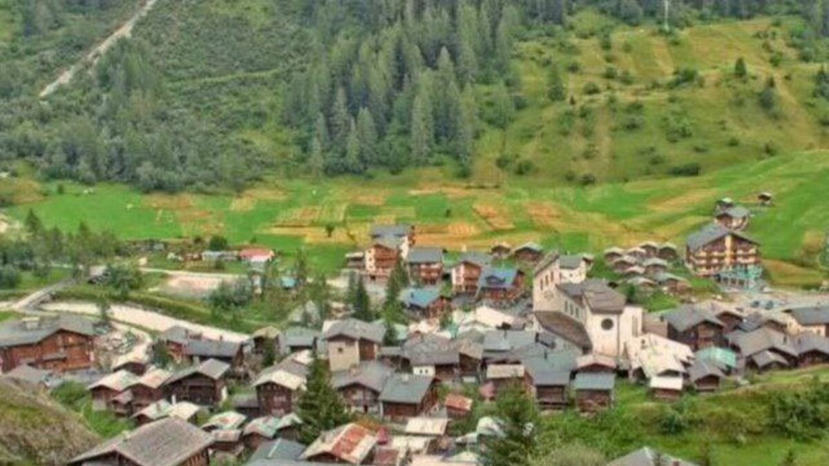 Pueblo de Blatten antes del colapso del glaciar.