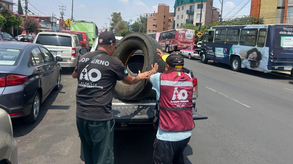 Autoridades implementan operativo de recuperación de vialidades de la alcaldía Álvaro Obregón.