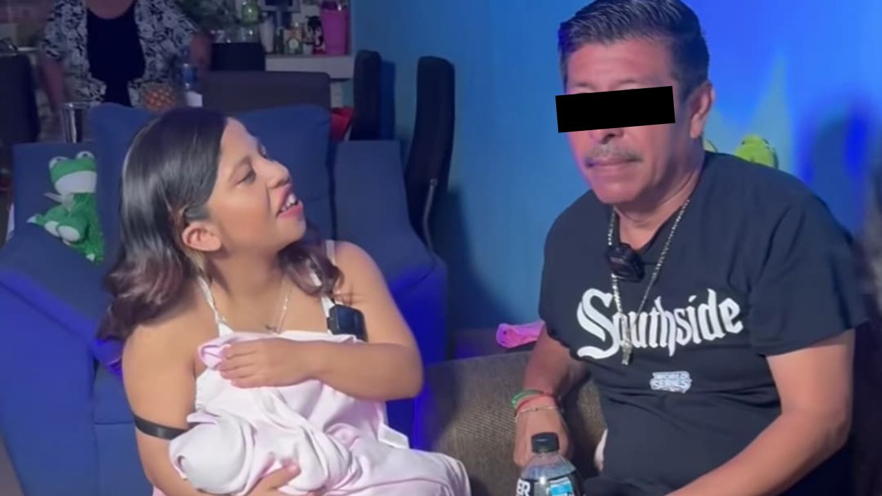 Lupita TikTok cargando a su hija Karely Yamileth junto a su esposo Ricardo