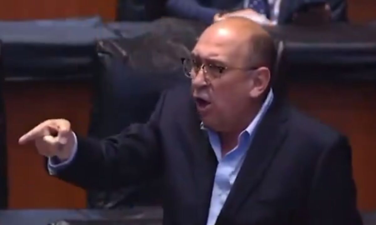 Rubén Moreira se aventuró a decir que, el presidente Trump “nos trae a toallazos”.