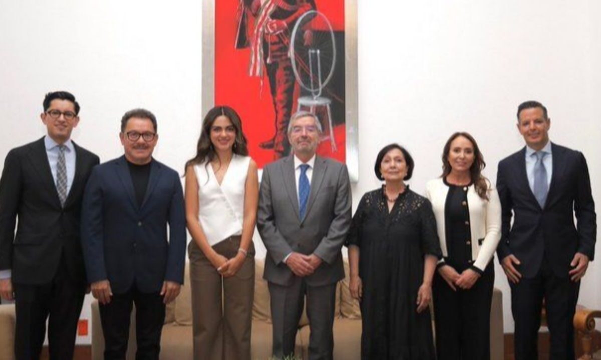 El canciller Juan Ramón de la Fuente se reunió con legisladoras y legisladores de distintos partidos para dialogar tema de remesas