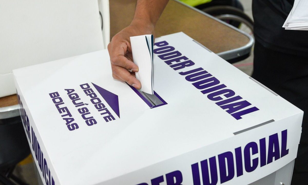El PAN criticó la feria de acordeones en elección judicial.