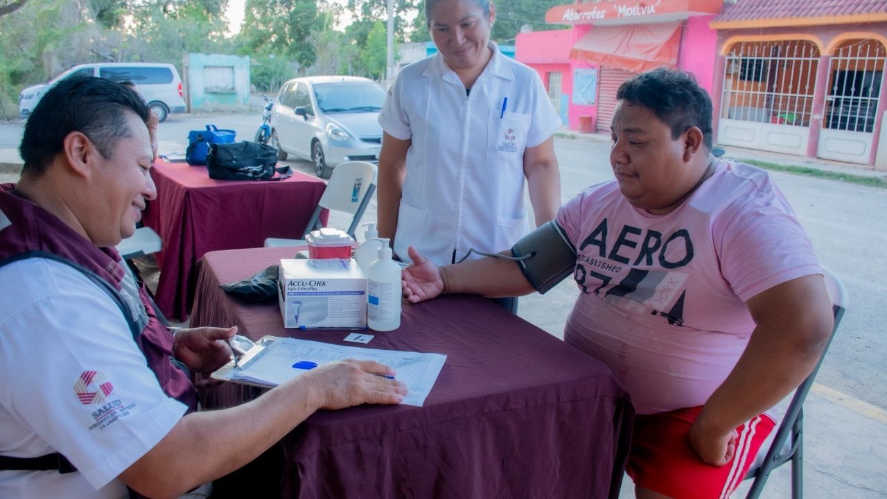 Durante la jornada de Salud en Tu Barrio en Tikinmul se atendió con consulta médica y dental, detecciones con pruebas rápidas, vacunas, combate al dengue y más