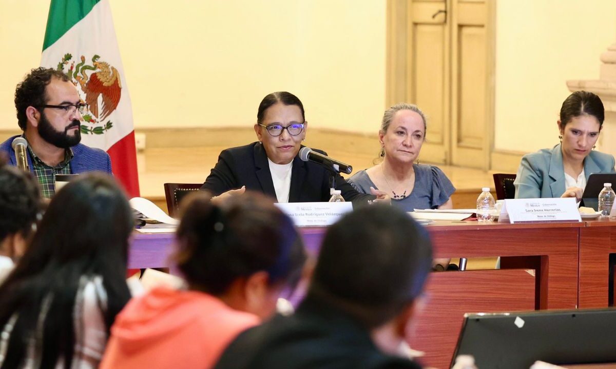 Rosa Icela dio instrucciones para la calendarización de las reuniones entre autoridades y buscadoras y darle la atención.