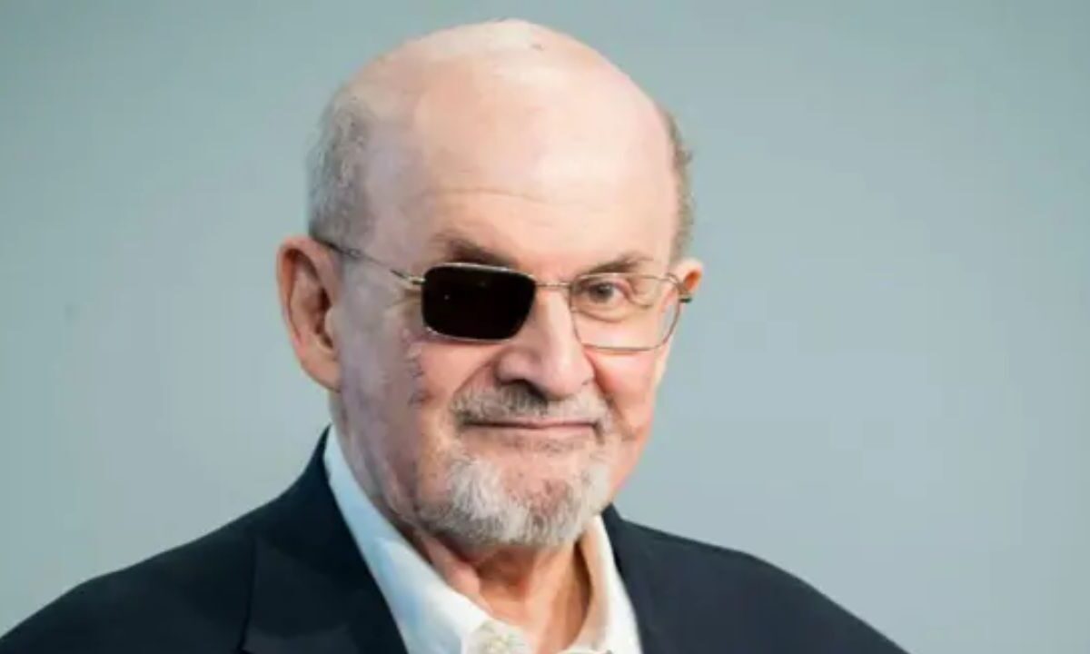 Salman Rushdie declaró estar "satisfecho" con la condena impuesta por la justicia estadounidense a 25 años de prisión a Hadi Matar